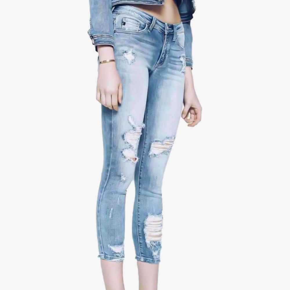 KanCan distressed cropped jeans
